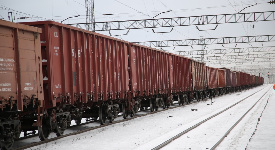 Экспорттық өнім тиелген қазақстандық 8 мың вагон қытай шекарасында қараусыз қалған 