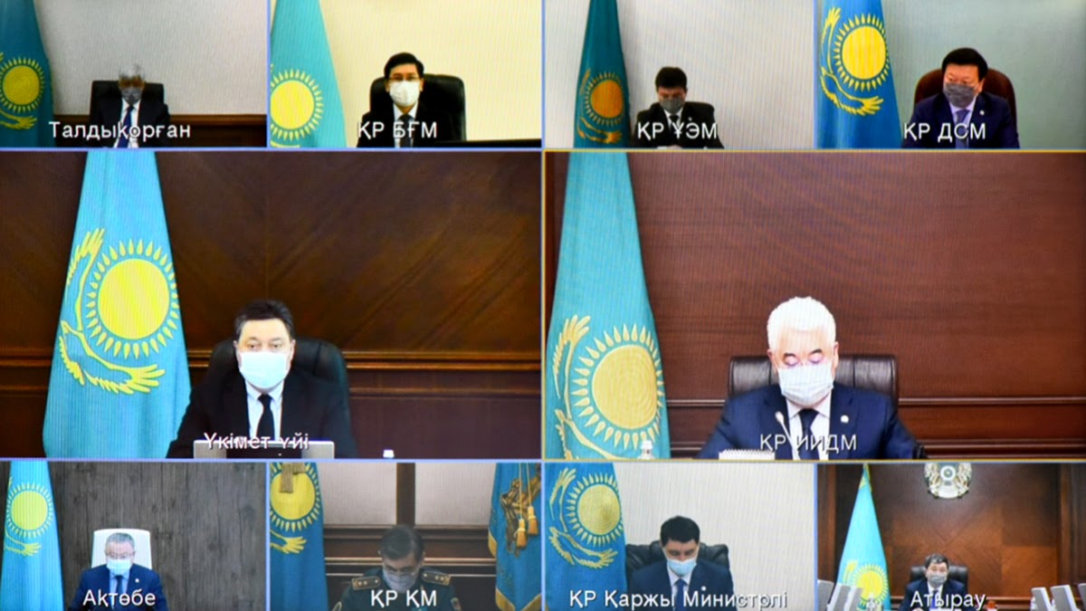 В Казахстане планируют реконструировать и построить 6000 км автодорог  