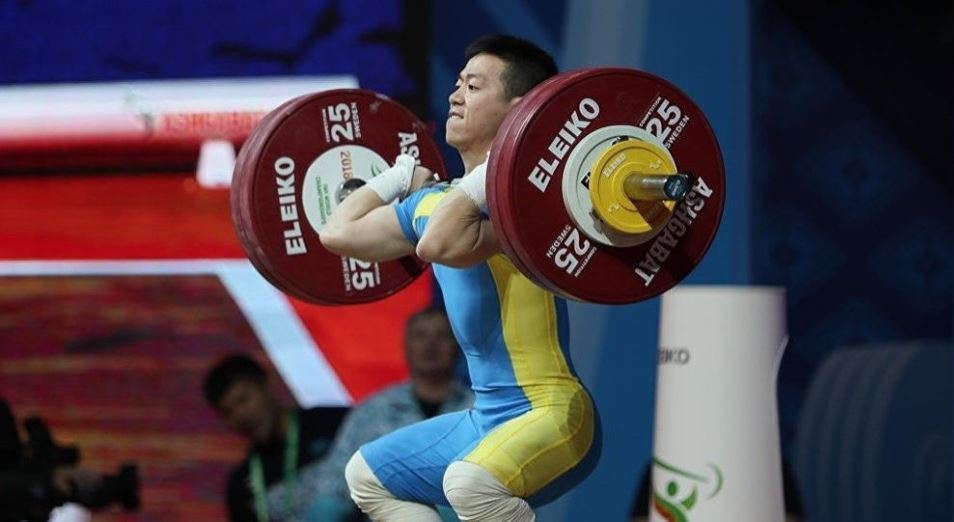 Чонтей принес Казахстану первое золото ЧМ по тяжелой атлетике