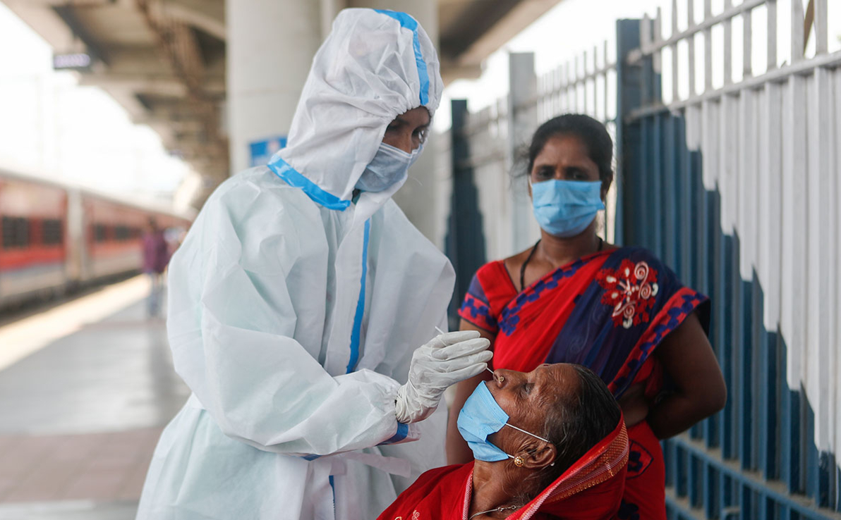 В Индии впервые выявили более 400 тысяч случаев заболевания COVID-19 за сутки