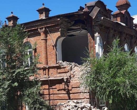 В Семее ищут вандалов, покусившихся на историческое здание