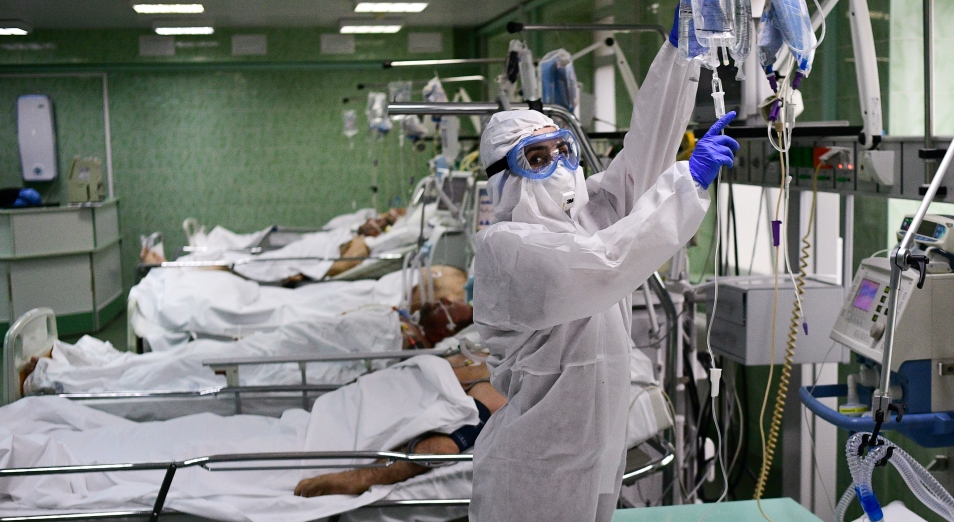 Коронавирус в Казахстане: больницы заполняются, страна в красной зоне 