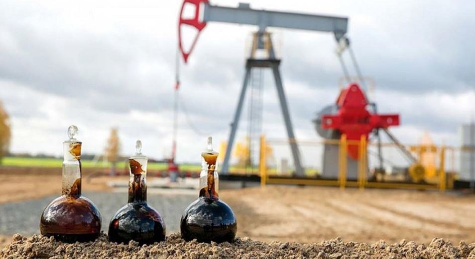 Цены на нефть начали новую неделю с повышения