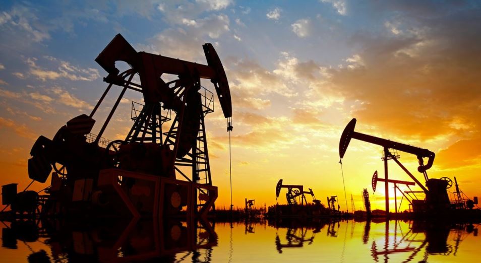 Нефть укрепляется вопреки экономическому шторму
