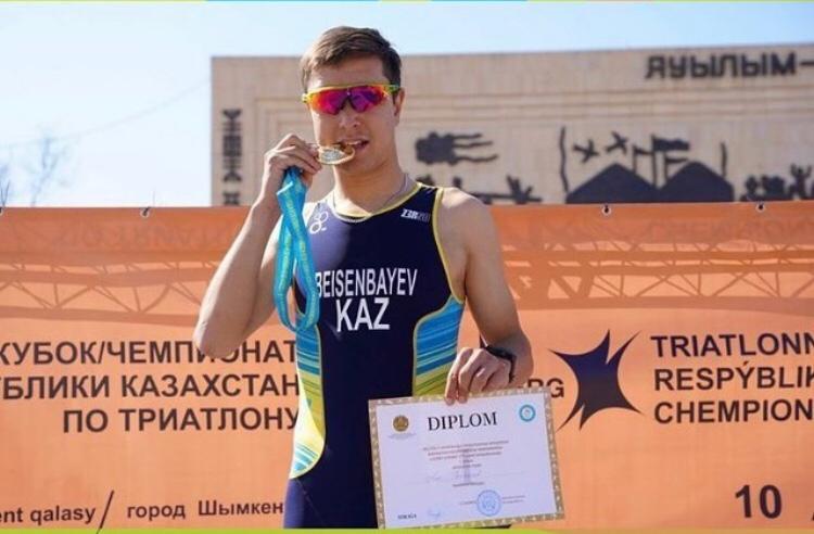 Аян Бейсенбаев выиграл золото чемпионата казахстана по триатлону
