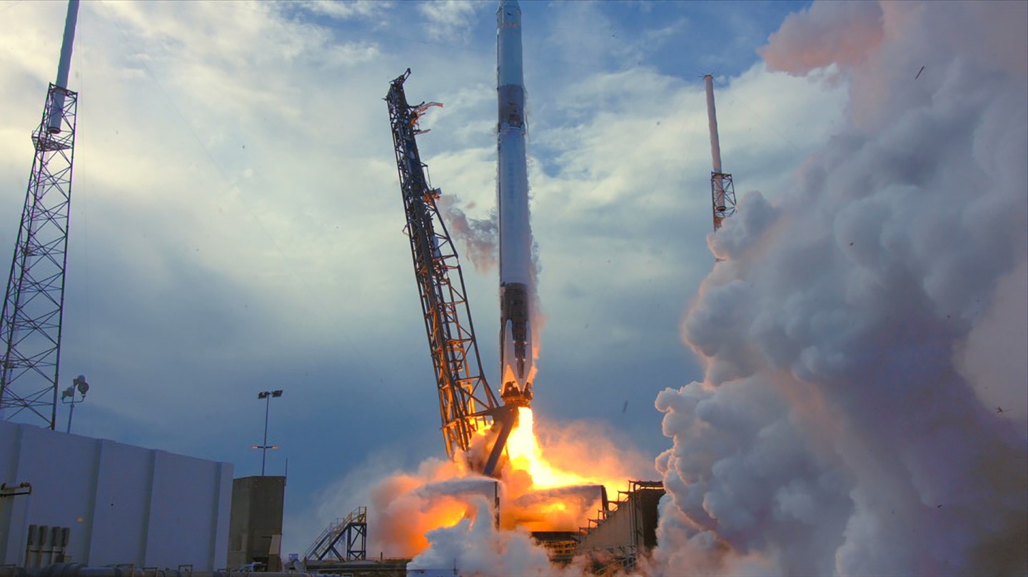 Ракета SpaceX стартовала на орбиту с новой группой из 60 интернет-спутников Starlink