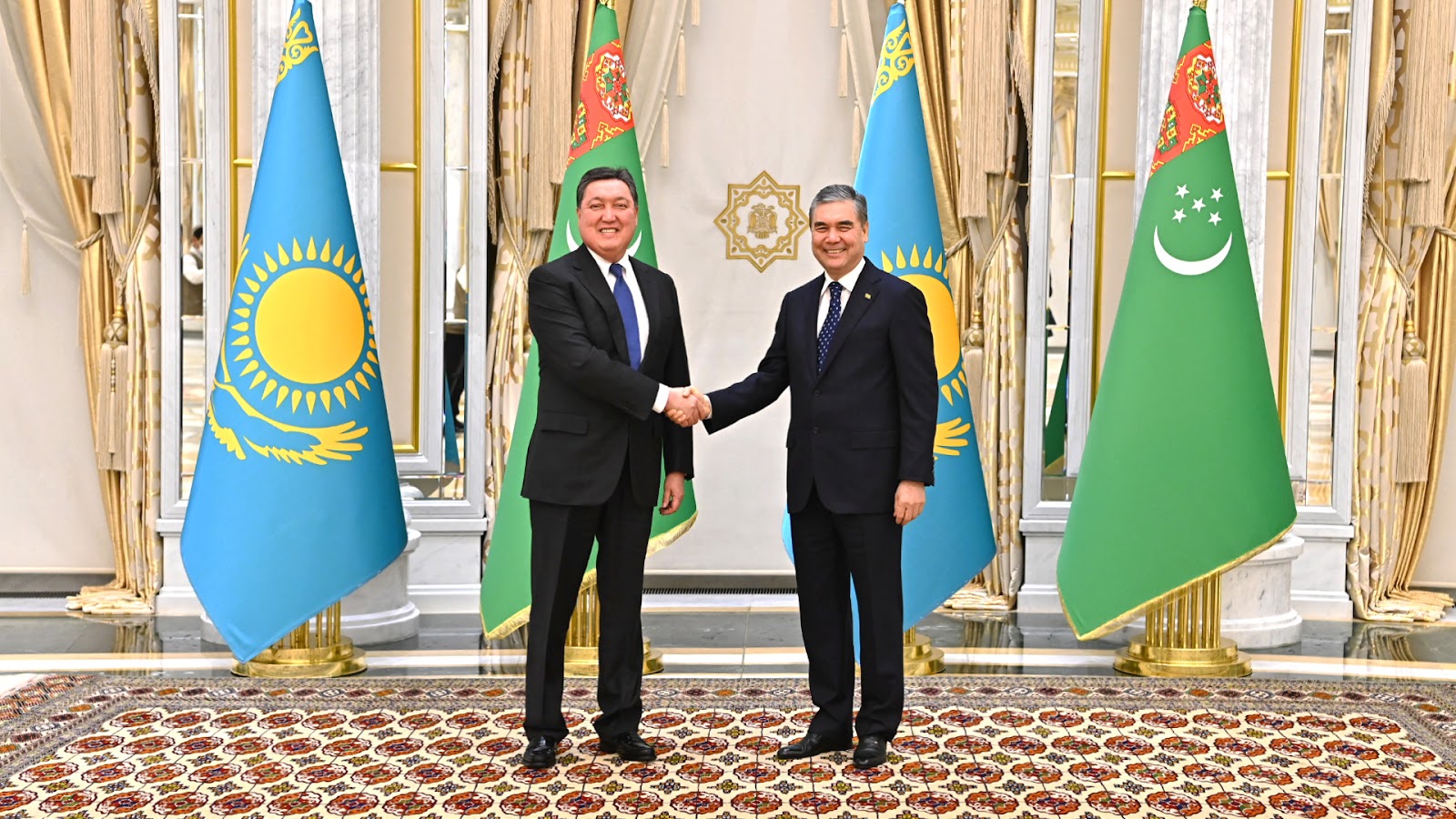 Асқар Мамин Түрікменстан Президентімен келіссөз жүргізді