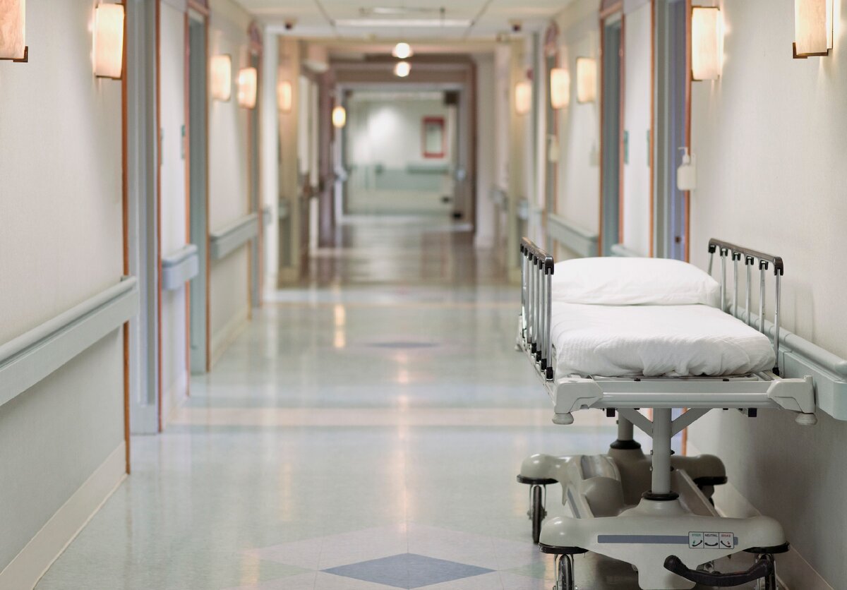 С чем связаны случаи тяжелого течения COVID-19 у вакцинированных пожилых людей  