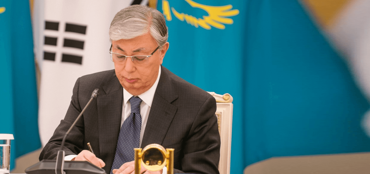 Қасым-Жомарт Тоқаев рақымшылық жасау туралы заңға қол қойды