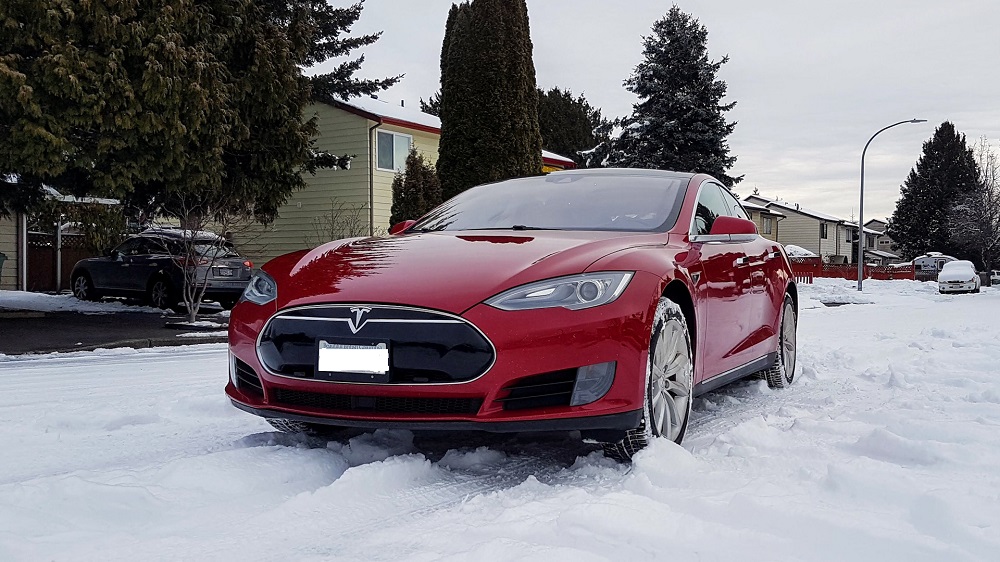 500 владельцев Tesla пожаловались на сбой в работе приложения компании