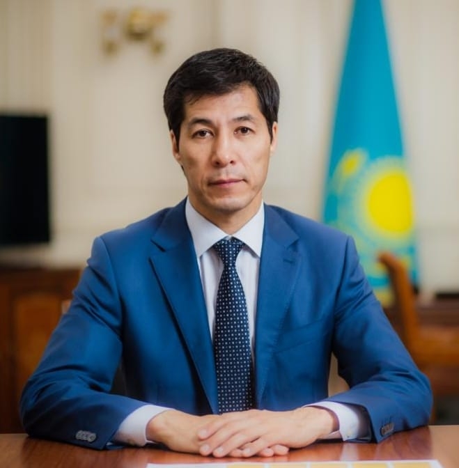 Чиновники ЗКО передадут служебные авто в сервис такси комфорт-класса 