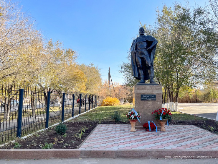 Памятник Кажымукану открыли в Нур-Султане