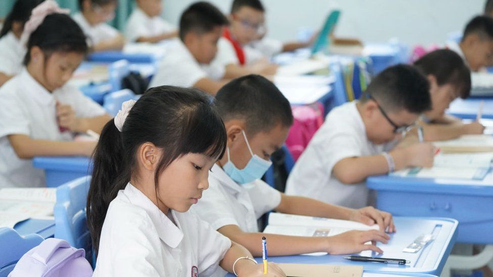 Китай намерен снизить нагрузку на школьников и воспитывать интеллектуалов