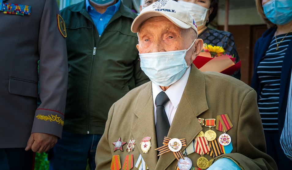 В Алматы поздравили ветерана легендарной Панфиловской дивизии