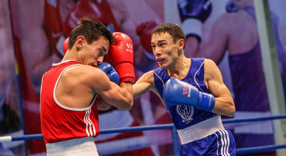 ЧМ-2021 по боксу: Жусупов первым из казахстанцев прошел в четвертьфинал