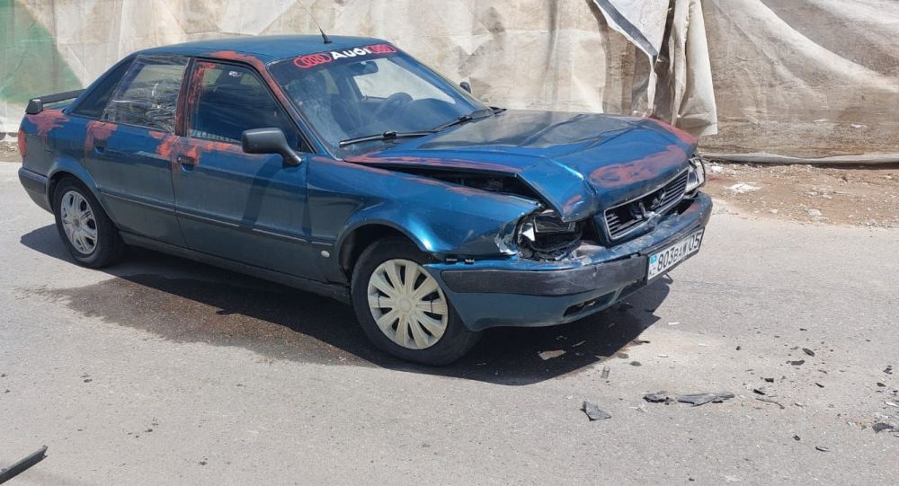 Житель Алматы угнал авто, устроил ДТП и попал в больницу 