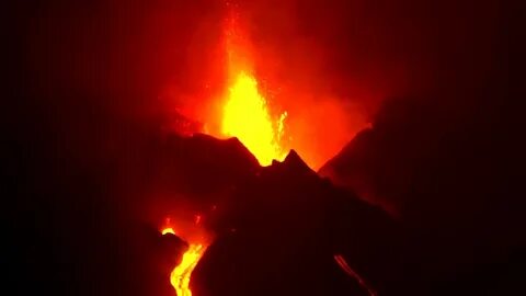 Жители Пальмы вывозят вещи из зоны отчуждения