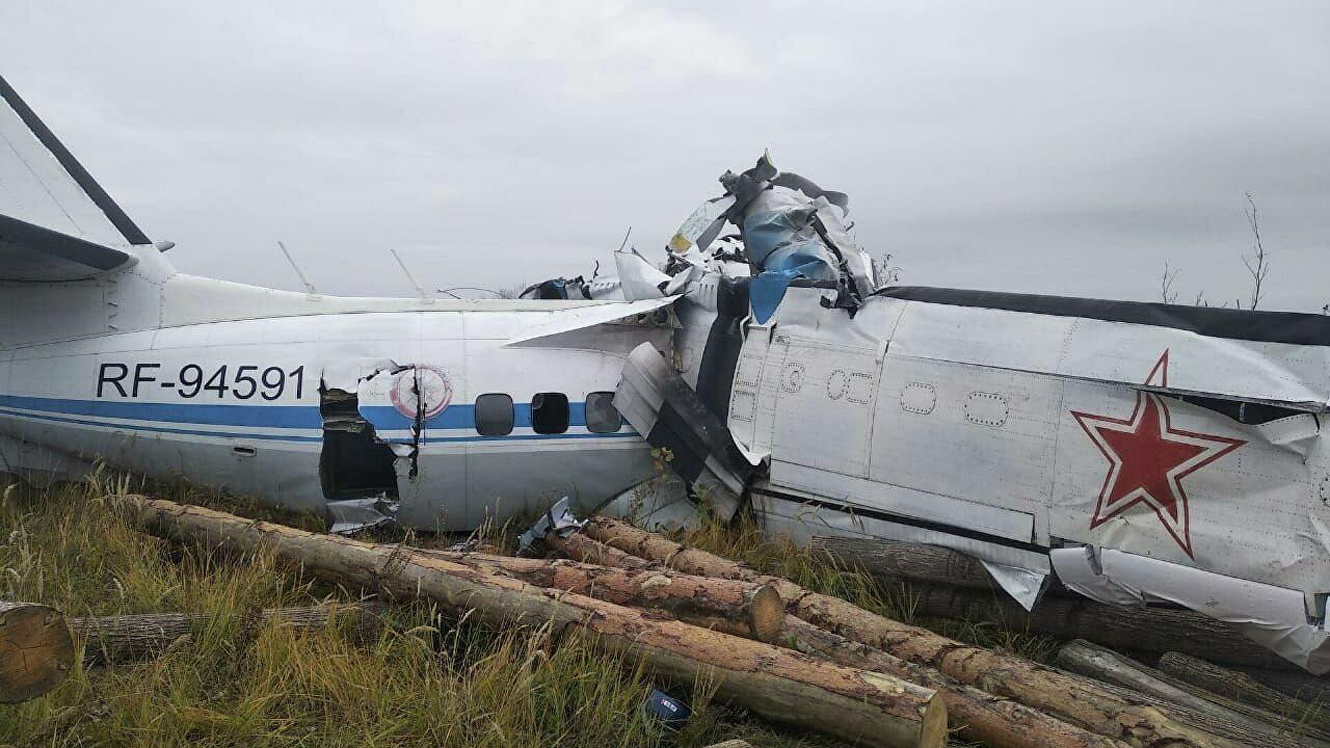 19 человек погибли после крушения самолета в Татарстане