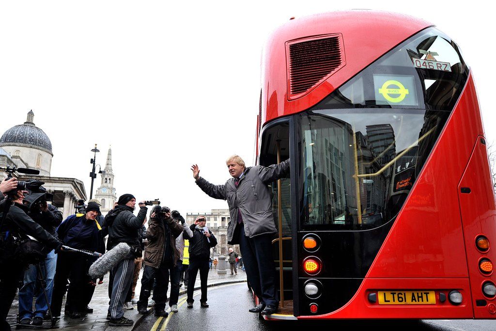 Водители британских автобусов массово переходят в дальнобойщики