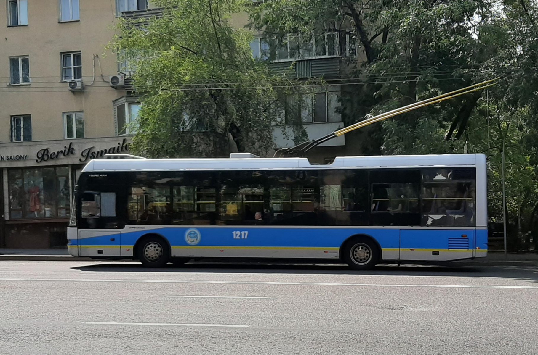 В Алматы изменят движение два троллейбусных маршрута 