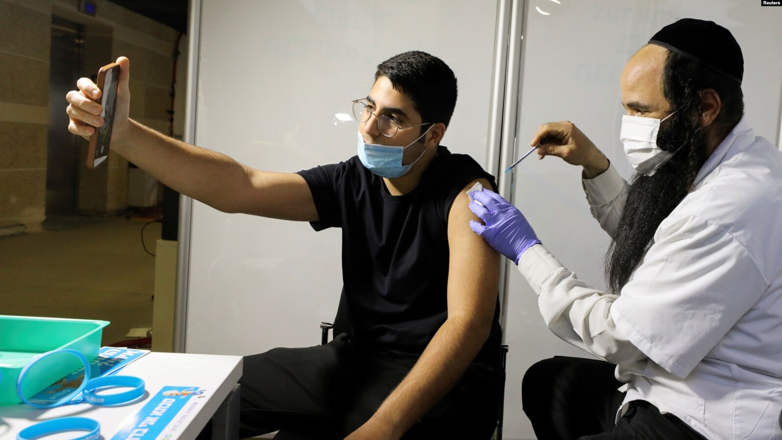 В какой стране заявили о недостаточности трех доз вакцины против коронавируса
