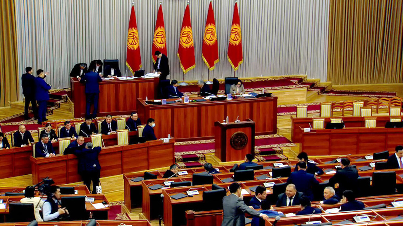 Парламент Кыргызстана изберут по сдвоенной системе