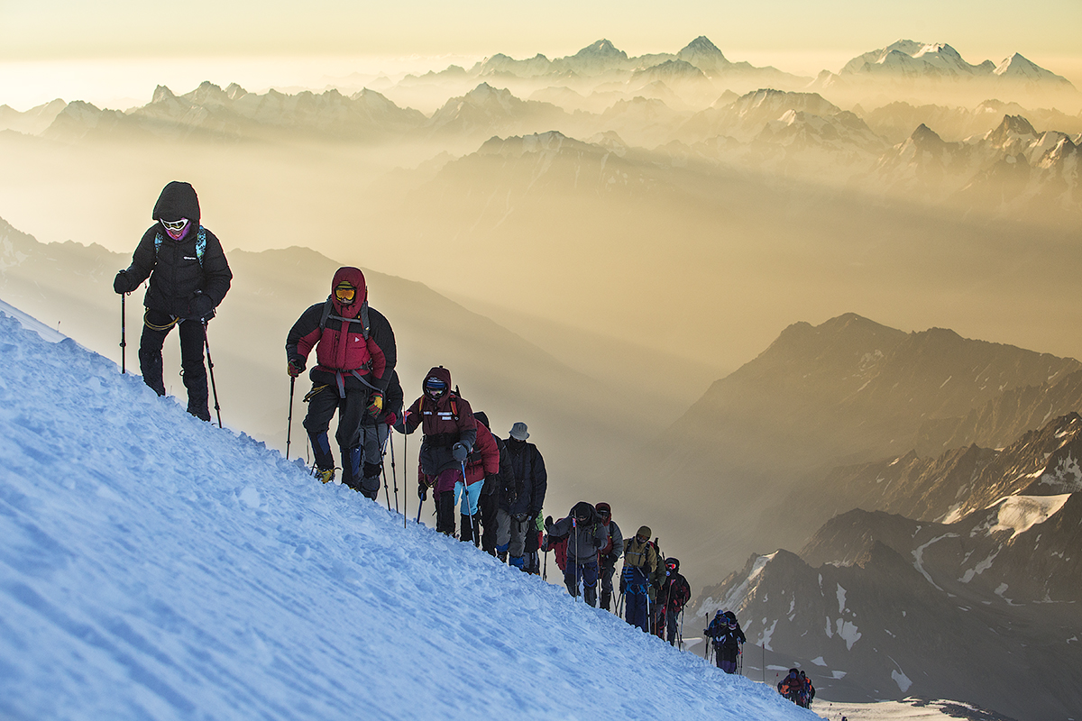 Трагедия случилась с группой альпинистов на Эльбрусе