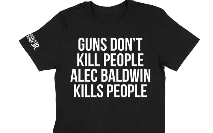 Оружие не убивает, Болдуин убивает. Трамп-младший выпустил насмешливые футболки