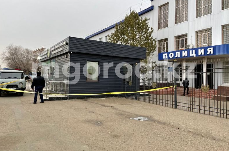 20-летний сотрудник погиб от пулевого ранения в здании полиции Уральска