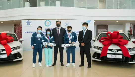 Казахстанский призер Олимпиады в Токио дважды разбил подаренную машину - СМИ