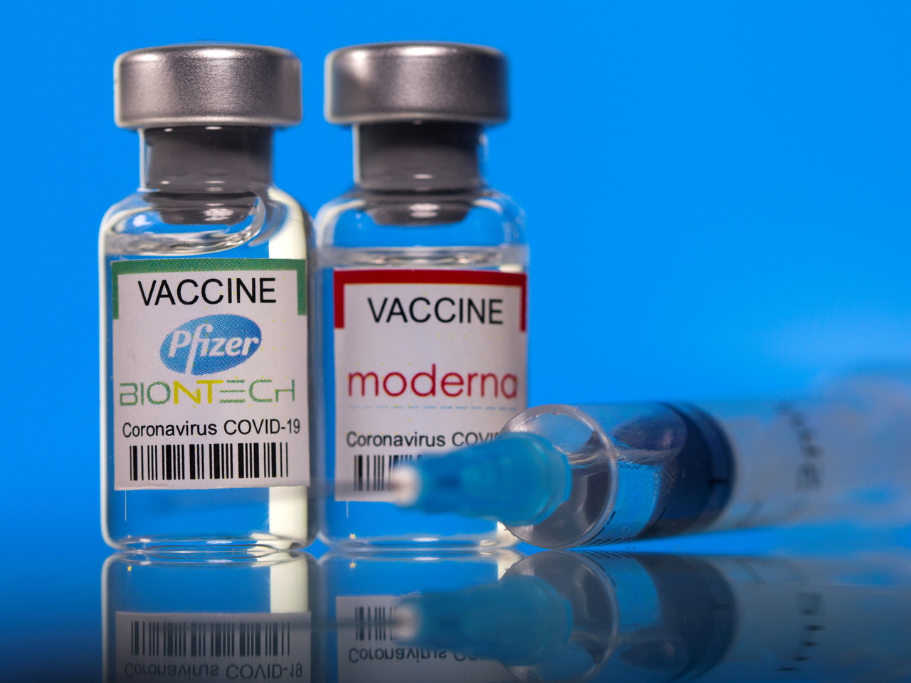 Pfizer или Moderna: какая вакцина от ковида лучше?