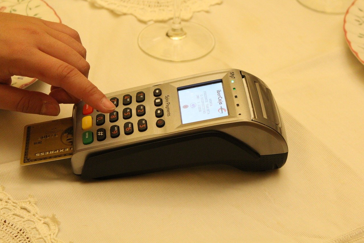 Предприниматели обязаны установить POS-терминалы