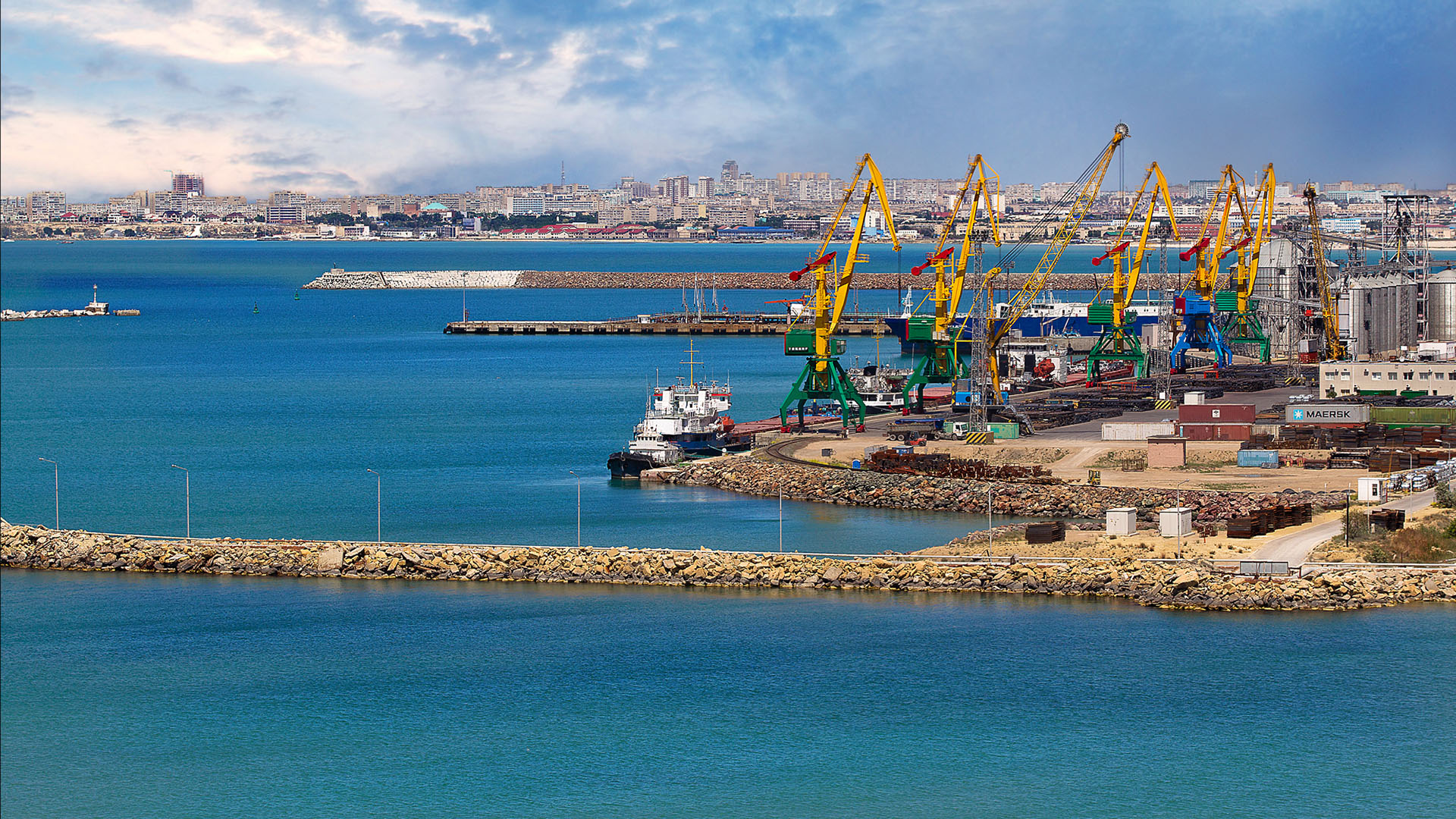 9,6 млрд тенге потратят на строительство двух субзон морпорта Актау