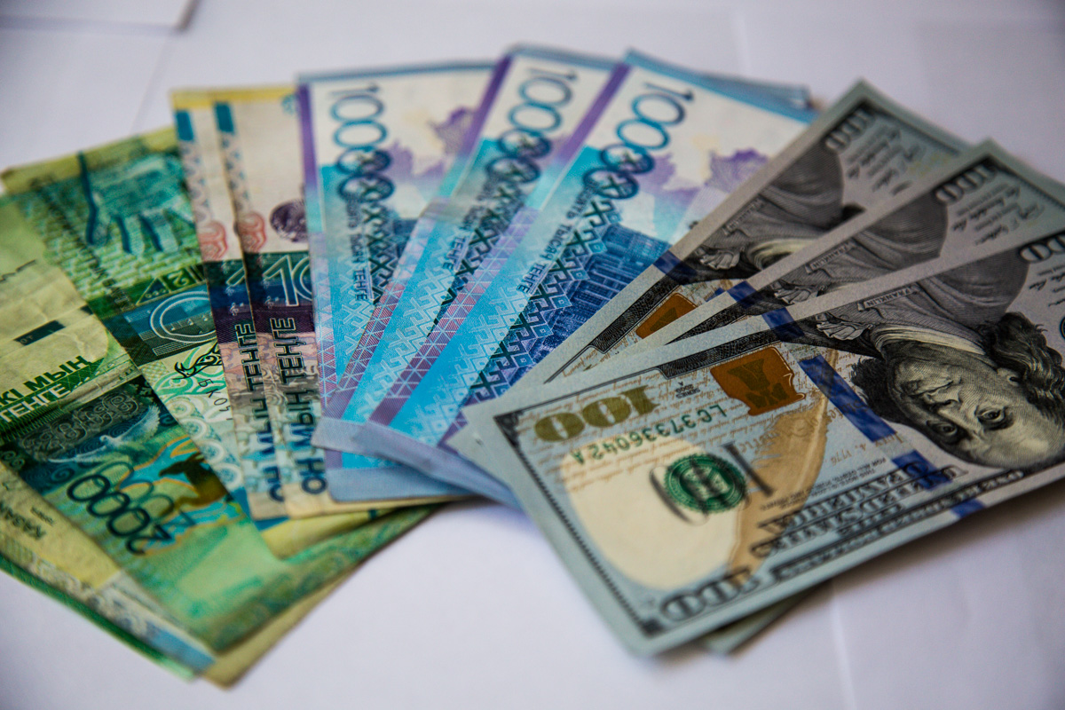 Курс тенге немного вырос