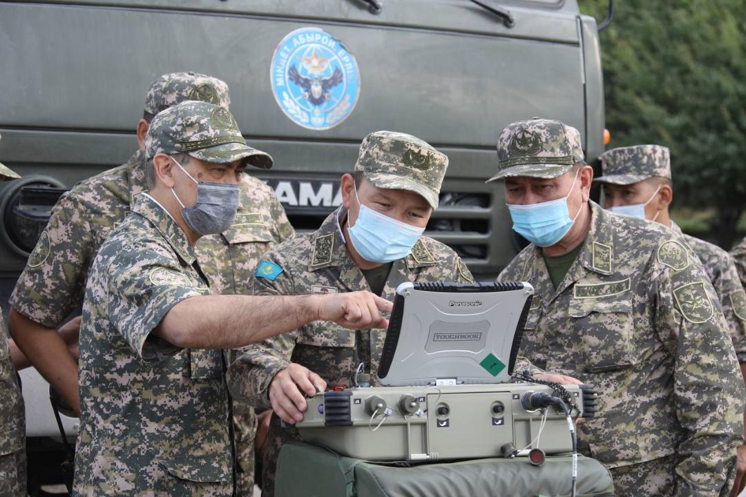 Склад с боеприпасами все еще горит 