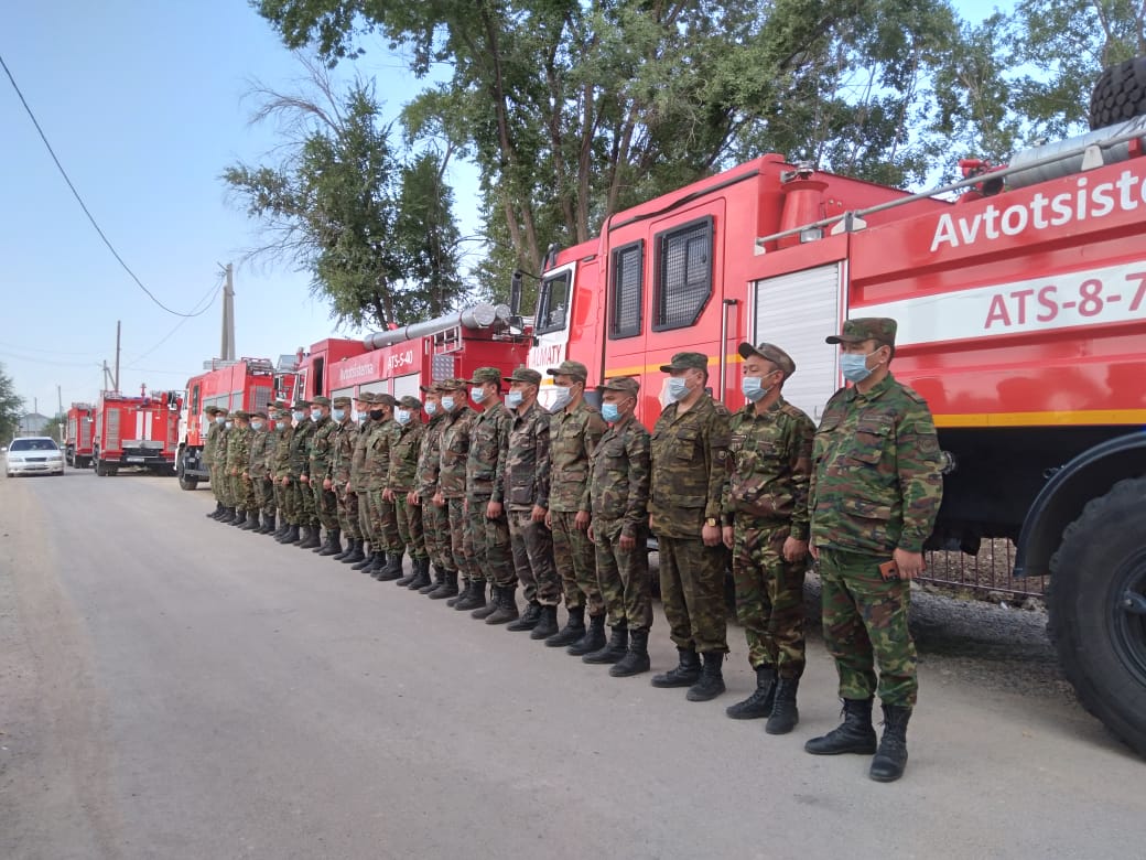 49 сотрудников МЧС пострадали при взрывах в воинской части около Тараза