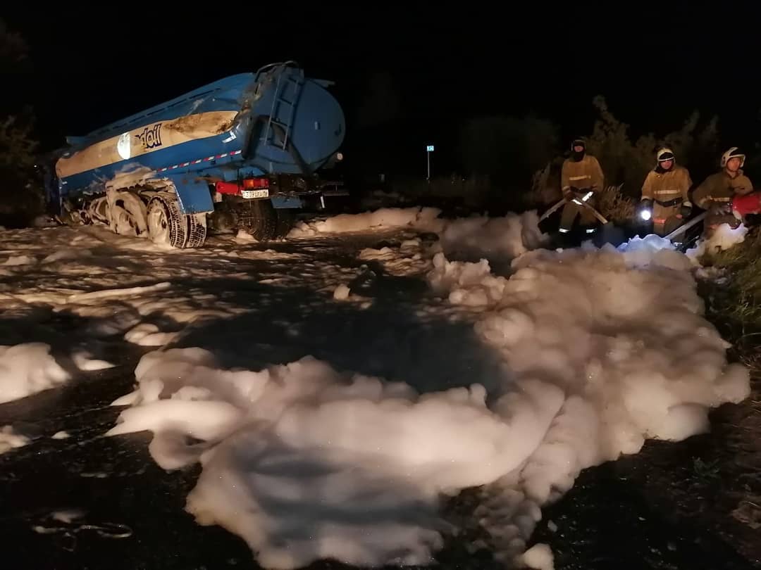 ШҚО-да апат кезінде 2 тонна бензин жол бойына төгілді