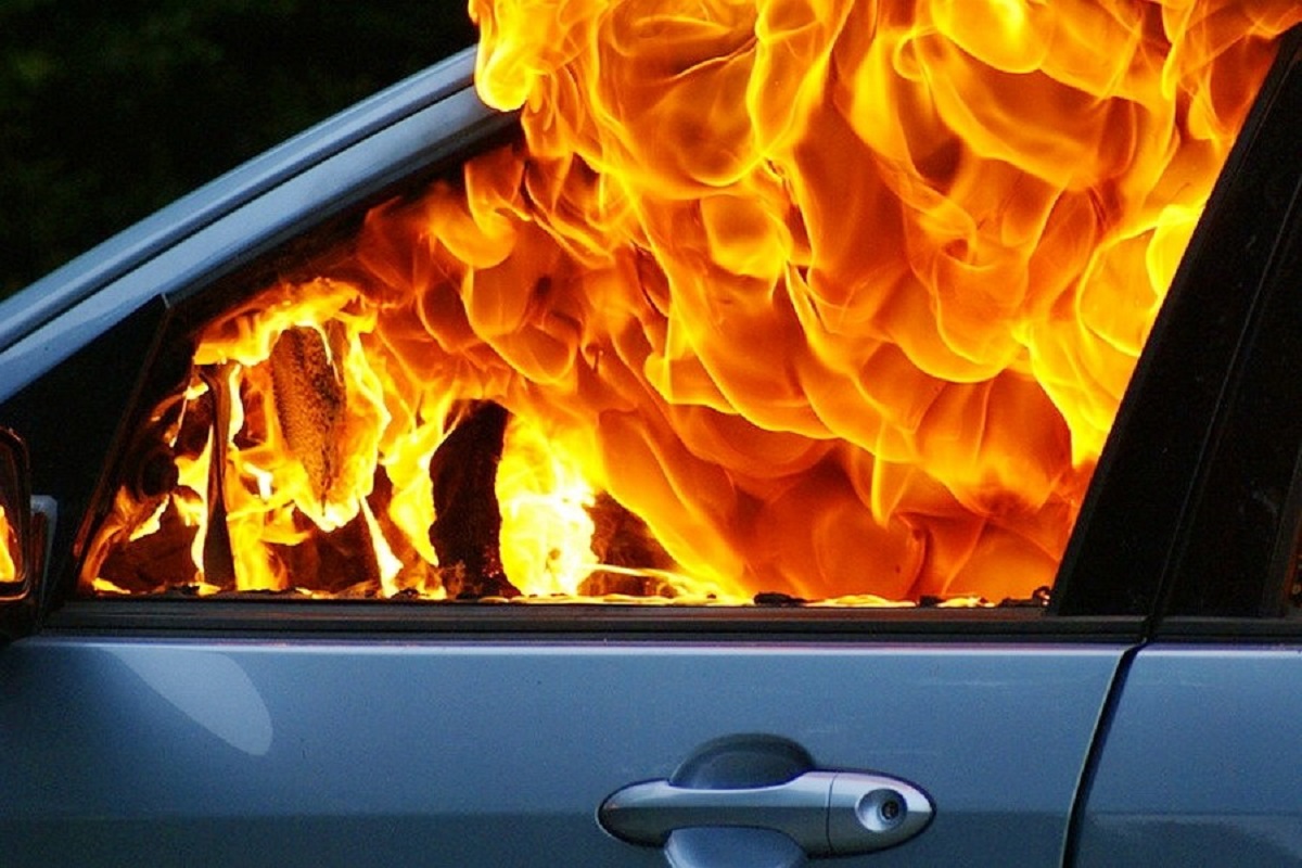 У алматинки намеренно сожгли машину 