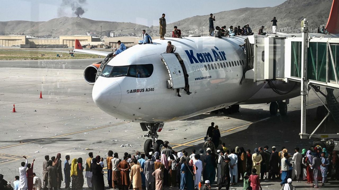 На эвакуационных рейсах из Афганистана родилось трое детей