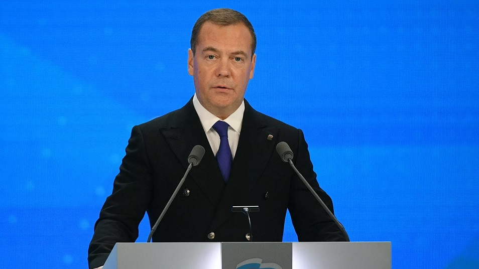Съезд "Единой России" переизбрал Медведева на пост председателя партии